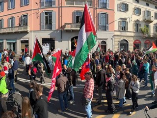 Le immagini della manifestazione di Varese per Gaza