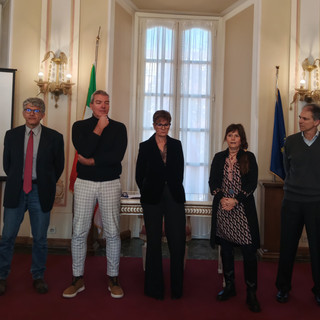 Un'immagine della presentazione del premio assegnato dal Comune di Varese a Ilaria Capua Un'immagine della presentazione del premio assegnato dal Comune di Varese a Ilaria Capua