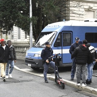 Uffici mobili di Polizia e Carabinieri nelle vie del centro di Varese