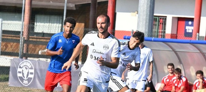 Buona prova per Banfi e per l'attacco contro il Chiasso a Vedano (foto Varesina Calcio) Buona prova per Banfi e per l'attacco contro il Chiasso a Vedano (foto Varesina Calcio)