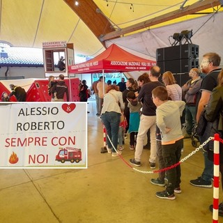 In coda per Pompieropoli in una precedente edizione della festa. Sempre vivo il ricorso di Alessio Teoldi e Roberto Di Saverio