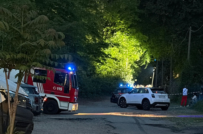 La strada nel bosco a Giubiano dov'è stato rinvenuto il cadavere di un uomo di 72 anni
