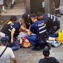 L'intervento decisivo della polizia in piazza San Giuseppe a Varese che ha salvato la vita della signora di 80 anni colta da un grave malore L'intervento decisivo della polizia in piazza San Giuseppe a Varese che ha salvato la vita della signora di 80 anni colta da un grave malore