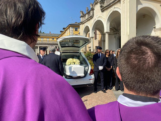 Varese e Biumo si sono fermate per l'ultimo abbraccio a Matteo