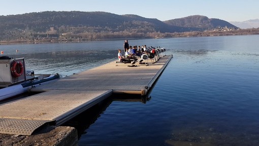 Allenamento &quot;sul&quot; lago senza entrare in acqua per la Canottieri Corgeno nella foto tratta dalla pagina Facebook della società
