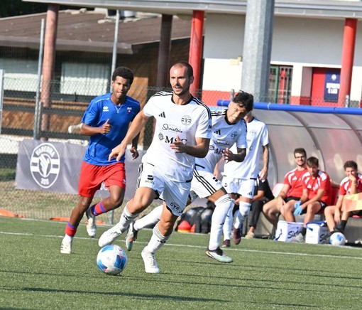 Buona prova per Banfi e per l'attacco contro il Chiasso a Vedano (foto Varesina Calcio) Buona prova per Banfi e per l'attacco contro il Chiasso a Vedano (foto Varesina Calcio)