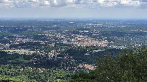 Varese e provincia nella morsa dell'ondata di calore restano bellissime (Foto Mario Chiodetti) Varese e provincia nella morsa dell'ondata di calore restano bellissime (Foto Mario Chiodetti)