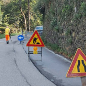Il tratto di Sp29 all'Alpe Tedesco dove si è verificato il cedimento (foto tratta dalla pagina Facebook del Comune di Valganna)