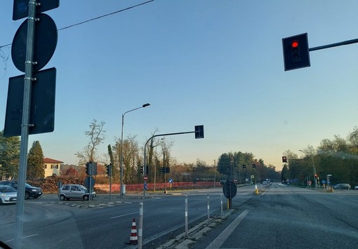 L'incrocio semaforico della superstrada a Vergiate