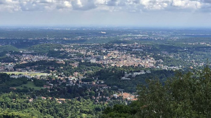 Varese e provincia nella morsa dell'ondata di calore restano bellissime (Foto Mario Chiodetti) Varese e provincia nella morsa dell'ondata di calore restano bellissime (Foto Mario Chiodetti)