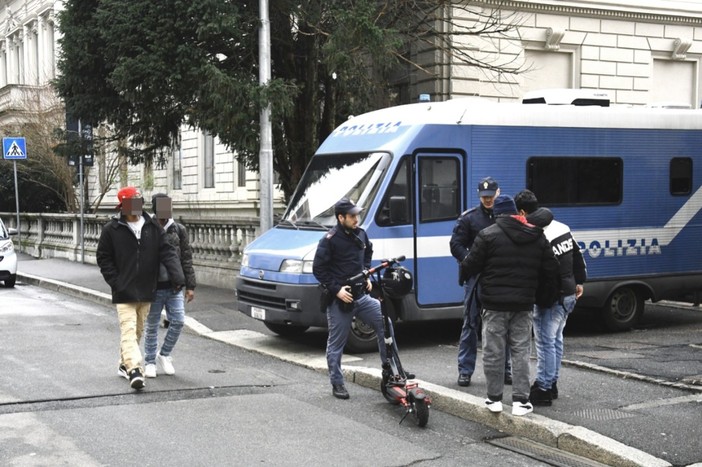 Uffici mobili di Polizia e Carabinieri nelle vie del centro di Varese