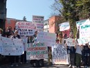 La protesta dei genitori della scuola Ugo Foscolo di Varese