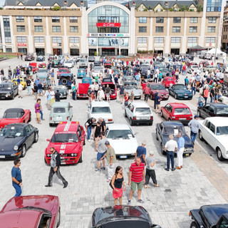 Le auto d'epoca in mostra a Varese per beneficenza