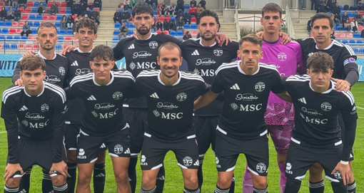 Per la Varesina un punto che profuma di sofferenza. Angellotti: «Bravi a non mollare nemmeno un centimetro, la vittoria è vicina» Per la Varesina un punto che profuma di sofferenza. Angellotti: «Bravi a non mollare nemmeno un centimetro, la vittoria è vicina»