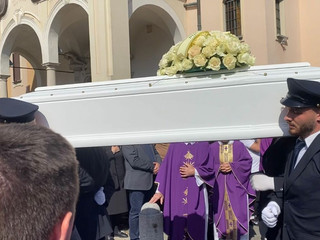 Varese e Biumo si sono fermate per l'ultimo abbraccio a Matteo