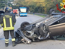 L'auto ribaltata in via Gaggio a Varese dopo l'incidente stradale L'auto ribaltata in via Gaggio a Varese dopo l'incidente stradale