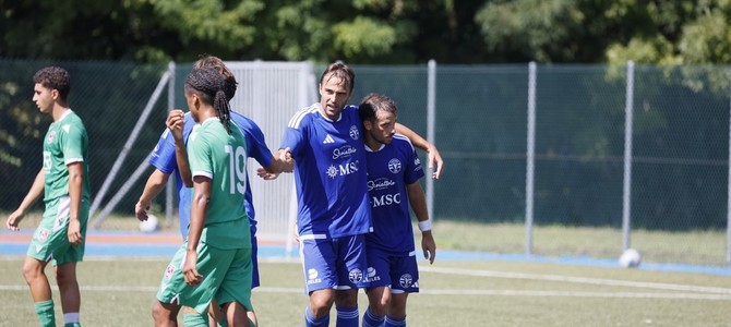 Che gol per la Varesina con il Gozzano (foto Scaringi - Varesina Calcio) Che gol per la Varesina con il Gozzano (foto Scaringi - Varesina Calcio)