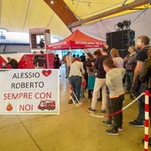 In coda per Pompieropoli in una precedente edizione della festa. Sempre vivo il ricorso di Alessio Teoldi e Roberto Di Saverio In coda per Pompieropoli in una precedente edizione della festa. Sempre vivo il ricorso di Alessio Teoldi e Roberto Di Saverio