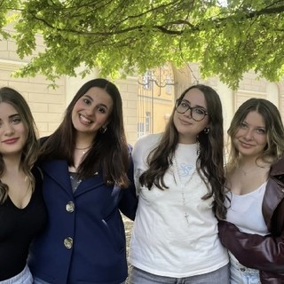 Le vincitrici del concorso regionale della classe 3ªBL EsaBac del Liceo Linguistico "A. Manzoni" di Varese
