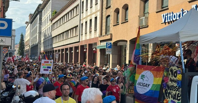 Via al Varese Pride 2026 (foto e video di Alessandro Umberto Galbiati) Via al Varese Pride 2026 (foto e video di Alessandro Umberto Galbiati)