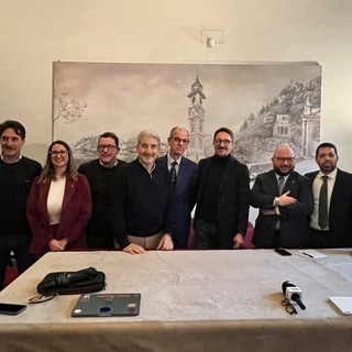 Il tavolo degli esponenti dei partiti del centrodestra di Varese