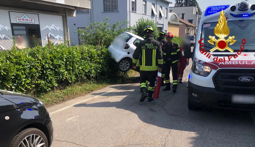 Le immagini dell'incidente avvenuto nel pomeriggio di oggi in via Tagliamento a Varese