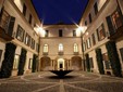 Villa Panza ancora più affascinate alle luci della sera (foto Federica Bonada) Villa Panza ancora più affascinate alle luci della sera (foto Federica Bonada)