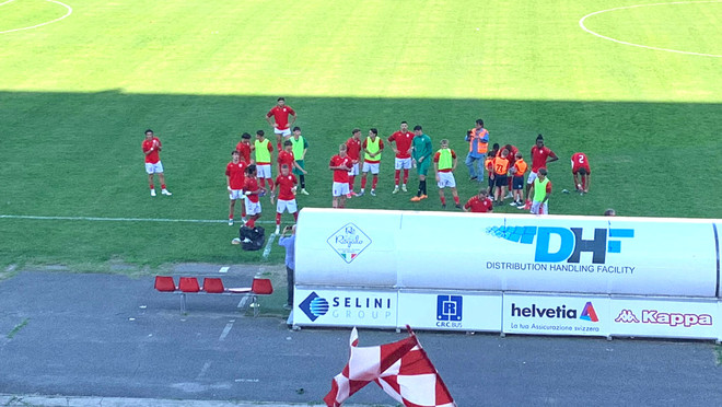 Varese sotto la curva a fine gara Varese sotto la curva a fine gara