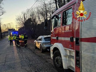 I soccorsi al ciclista caduto nei boschi di Vergiate I soccorsi al ciclista caduto nei boschi di Vergiate