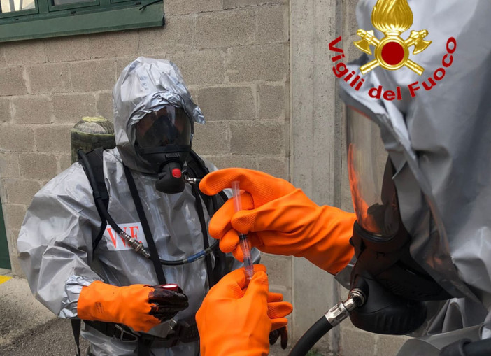 Sostanza tossica fuoriuscita in una ditta di Gazzada: «Il collo non risultava adeguatamente identificato come contenente materiale pericoloso» Sostanza tossica fuoriuscita in una ditta di Gazzada: «Il collo non risultava adeguatamente identificato come contenente materiale pericoloso»