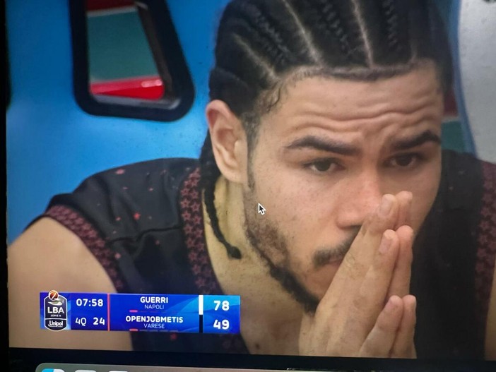Il volto di Olivier Nkamhoua "dice" tutto: Varese crolla a Napoli