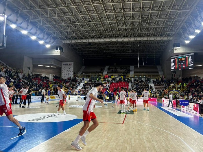 VERONA-VARESE, la diretta: 82-83 al 35'