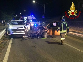 Le immagini dell'incidente avvenuto a Gavirate nella tarda serata di giovedì Le immagini dell'incidente avvenuto a Gavirate nella tarda serata di giovedì