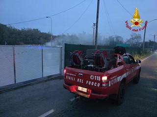 I vigili del fuoco all'eco centro di Cassano Magnago I vigili del fuoco all'eco centro di Cassano Magnago