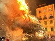 Le immagini del Falò di Sant'Antonio questa sera in piazza della Motta a Varese