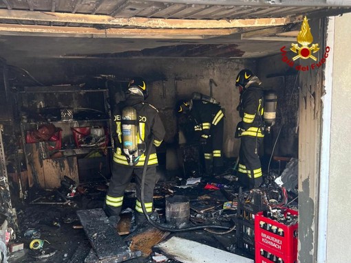 I vigili del fuoco sul posto I vigili del fuoco sul posto