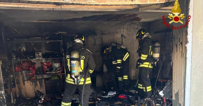 I vigili del fuoco sul posto I vigili del fuoco sul posto