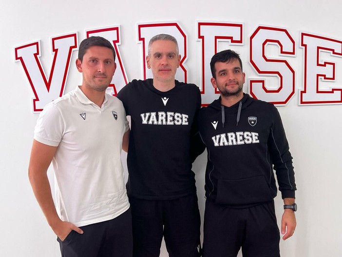 Ioannis Kastritis al centro tra Zach Sogolow e Maksim Horowitz Ioannis Kastritis al centro tra Zach Sogolow e Maksim Horowitz