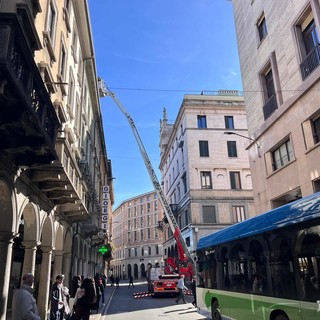 L'intervento dei vigili del fuoco in corso Moro
