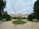 La facciata interna di Villa Recalcati e il suo parco
