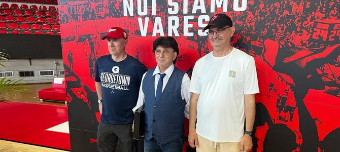 I primi tre abbonati della stagione 2026/2027 in casa Pallacanestro Varese I primi tre abbonati della stagione 2026/2027 in casa Pallacanestro Varese