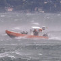 La motovedetta della Guardia Costiera sul lago di Como durante le raffiche di vento di ieri pomeriggio