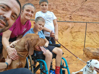 Uno dei viaggi di Leo con la sua famiglia