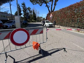 La polizia locale in via Astico La polizia locale in via Astico