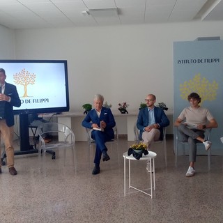 VIDEO. L'Istituto De Filippi inizia l'anno scolastico guardando al futuro: «Un progetto strategico di 10 anni per essere al centro del territorio»