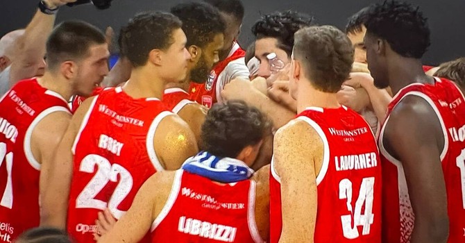 I biancorossi festeggiano la vittoria a Scafati I biancorossi festeggiano la vittoria a Scafati