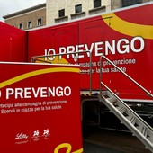 Il truck di Io Prevengo in piazza Monte Grappa a Varese