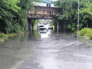 Tre auto in trappola nel sottopasso di via Monsignor Colombo a Castellanza Tre auto in trappola nel sottopasso di via Monsignor Colombo a Castellanza