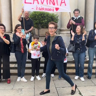 Varese scende in strada per la famiglia Limido. E piazza San Vittore urla: «Forza Lavinia»