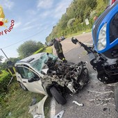 Scontro tra un'auto e un trattore nel Comasco: muore 22enne Scontro tra un'auto e un trattore nel Comasco: muore 22enne